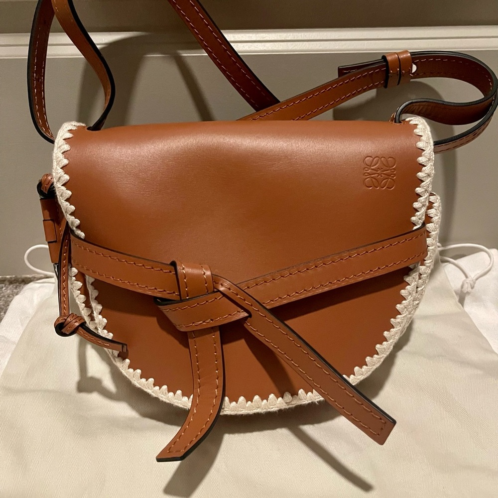 Loewe Tan and Cream Crossbody Bag - Picture 2 of 5